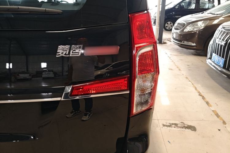 Used FORTHING Lingzhi PLUS 2025 Model 1.5T Manual Luxury Edition 7-seater Right Rear Taillight