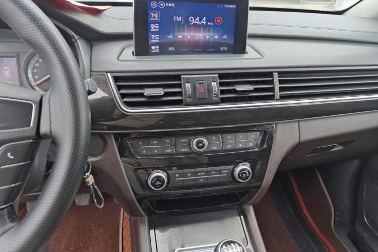 Used FORTHING M6 2019 1.5T Manual Long-Wheelbase Luxury 7-Seater Audio And AC Panel