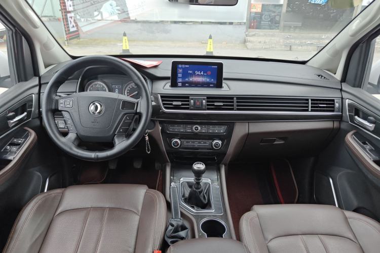 Used FORTHING M6 2019 1.5T Manual Long-Wheelbase Luxury 7-Seater Interior 3