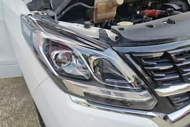 Used FORTHING M6 2019 1.5T Manual Long-Wheelbase Luxury 7-Seater Right Front Headlight