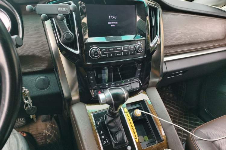 Used FORTHING M7 2019 2.0T Automatic Luxury Edition Audio And AC Panel