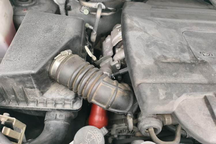 Used FORTHING M7 2019 2.0T Automatic Luxury Edition Engine Bay Right