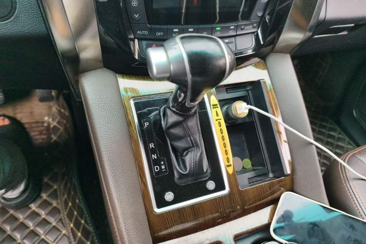 Used FORTHING M7 2019 2.0T Automatic Luxury Edition Gear Lever