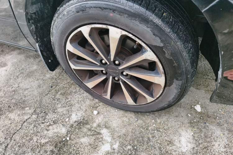 Used FORTHING M7 2019 2.0T Automatic Luxury Edition Right Front Wheel Hub