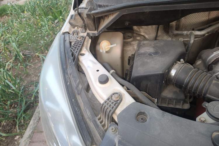 Used FORTHING M7 2019 2.0T Automatic Prestige Edition Engine Bay Right