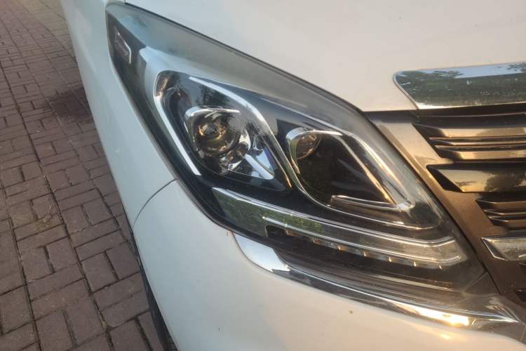 Used FORTHING M7 2019 2.0T Automatic Prestige Edition Right Front Headlight