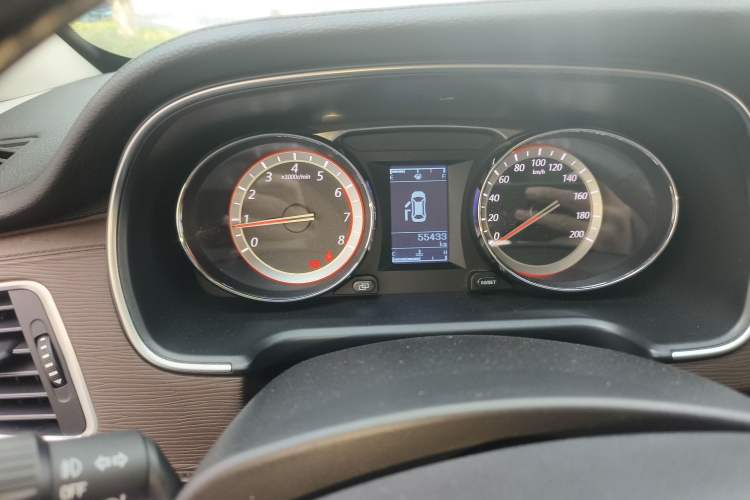 Used FORTHING M7 2021 1.8T Manual Luxury Model Odometer Close Up