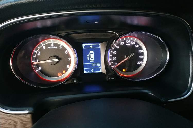 Used FORTHING M7 2021 1.8T Manual Luxury Model Odometer Close Up