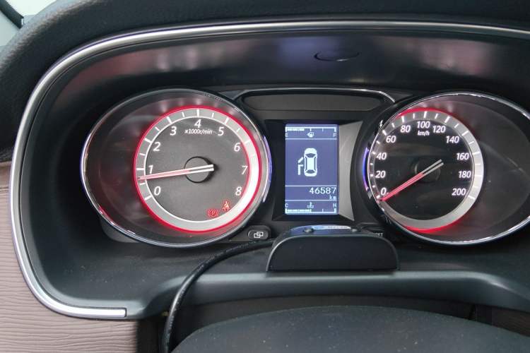 Used FORTHING M7 2021 1.8T Manual Luxury Model Odometer Close Up