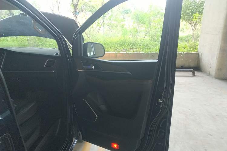 Used FORTHING M7 2021 1.8T Manual Luxury Model Right Front Door Interior