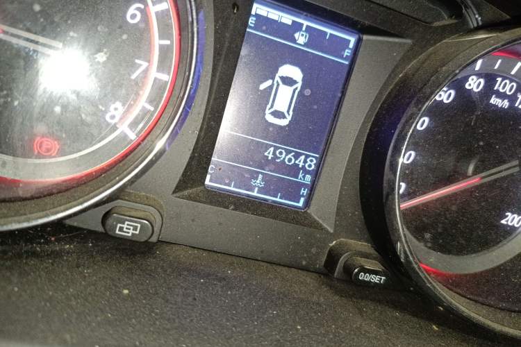 Used FORTHING M7 2021 1.8T Manual Luxury Model Odometer Close Up