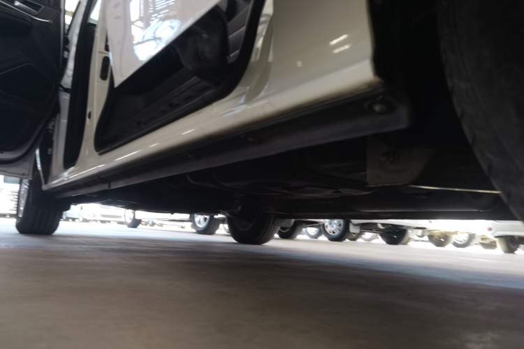 Used FORTHING M7 2021 1.8T Manual Luxury Model Left Side Sill
