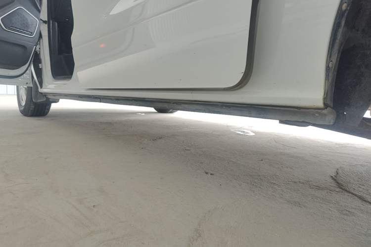 Used FORTHING M7 2021 1.8T Manual Luxury Model Left Side Sill