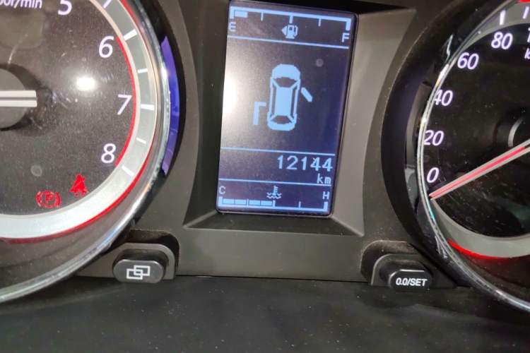 Used FORTHING M7 2021 1.8T Manual Luxury Model Odometer Close Up