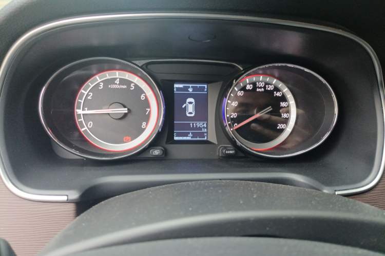 Used FORTHING M7 2021 1.8T Manual Luxury Model Odometer Close Up