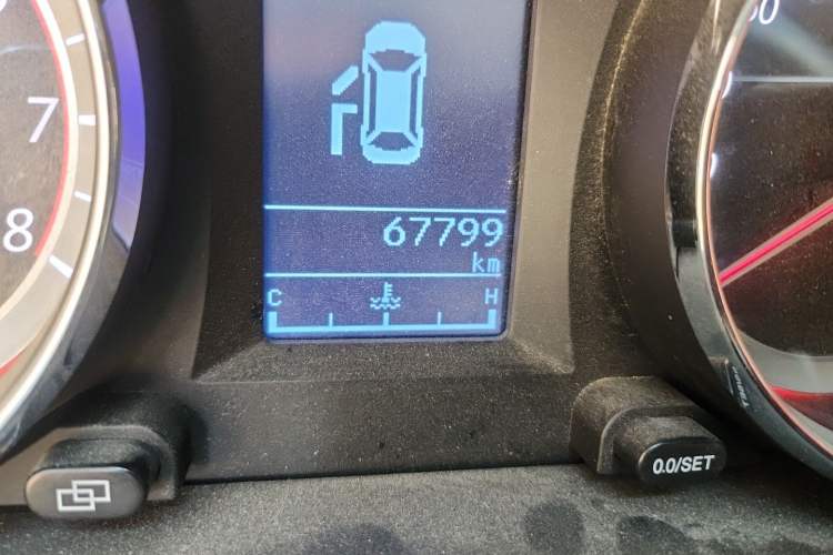 Used FORTHING M7 2021 1.8T Manual Luxury Model Odometer Close Up