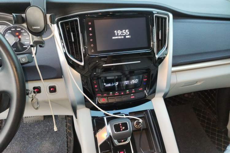Used FORTHING M7 2022 Lingjue Model 2.0T Automatic Marquis Edition Audio And AC Panel