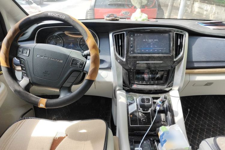 Used FORTHING M7 2022 Lingjue Model 2.0T Automatic Marquis Edition Center Console