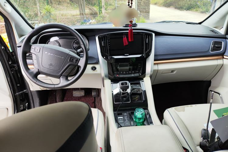 Used FORTHING M7 2022 Lingjue Model 2.0T Automatic Marquis Edition Center Console
