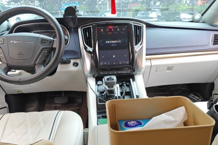 Used FORTHING M7 2022 Lingjue Model 2.0T Automatic Supreme Edition Center Console