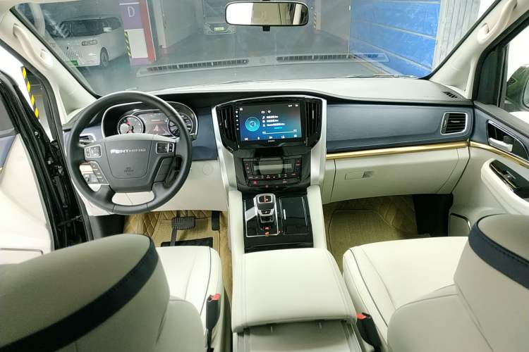 Used FORTHING M7 2022 Lingjue Model 2.0T Automatic Marquis Edition Center Console
