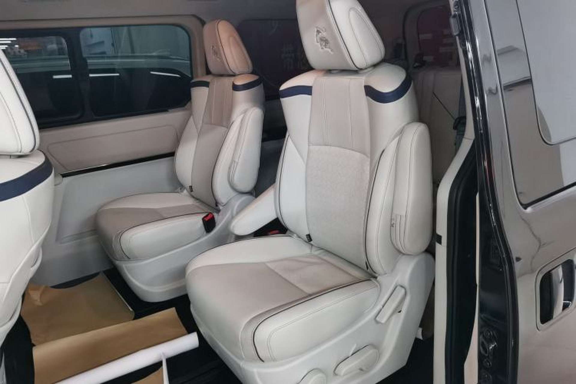 Used FORTHING M7 2022 Lingjue Model 2.0T Automatic Executive Edition Left Rear Seat