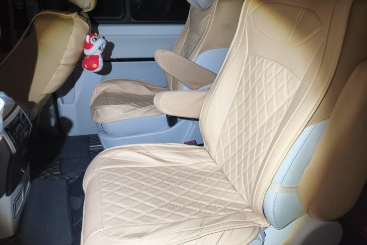 Used FORTHING M7 2022 Lingjue Model 2.0T Automatic Marquis Edition Left Rear Seat