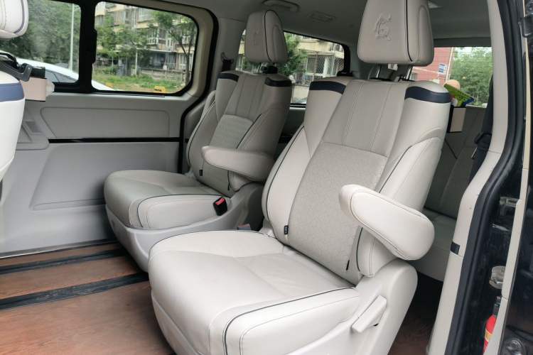 Used FORTHING M7 2022 Lingjue Model 2.0T Automatic Marquis Edition Left Rear Seat