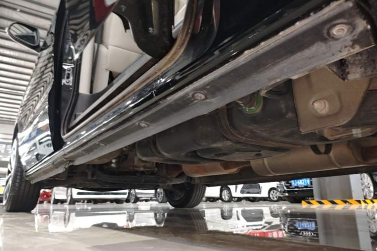 Used FORTHING M7 2022 Lingjue Model 2.0T Automatic Marquis Edition Left Side Sill
