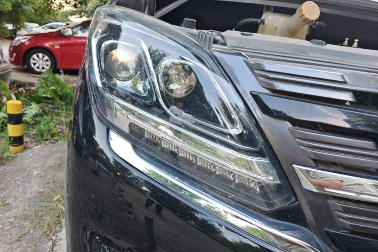 Used FORTHING M7 2022 Lingjue Model 2.0T Automatic Marquis Edition Right Front Headlight