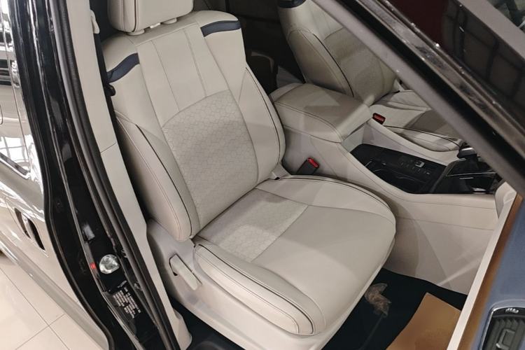 Used FORTHING M7 2022 Lingjue Model 2.0T Automatic Marquis Edition Right Front Seat