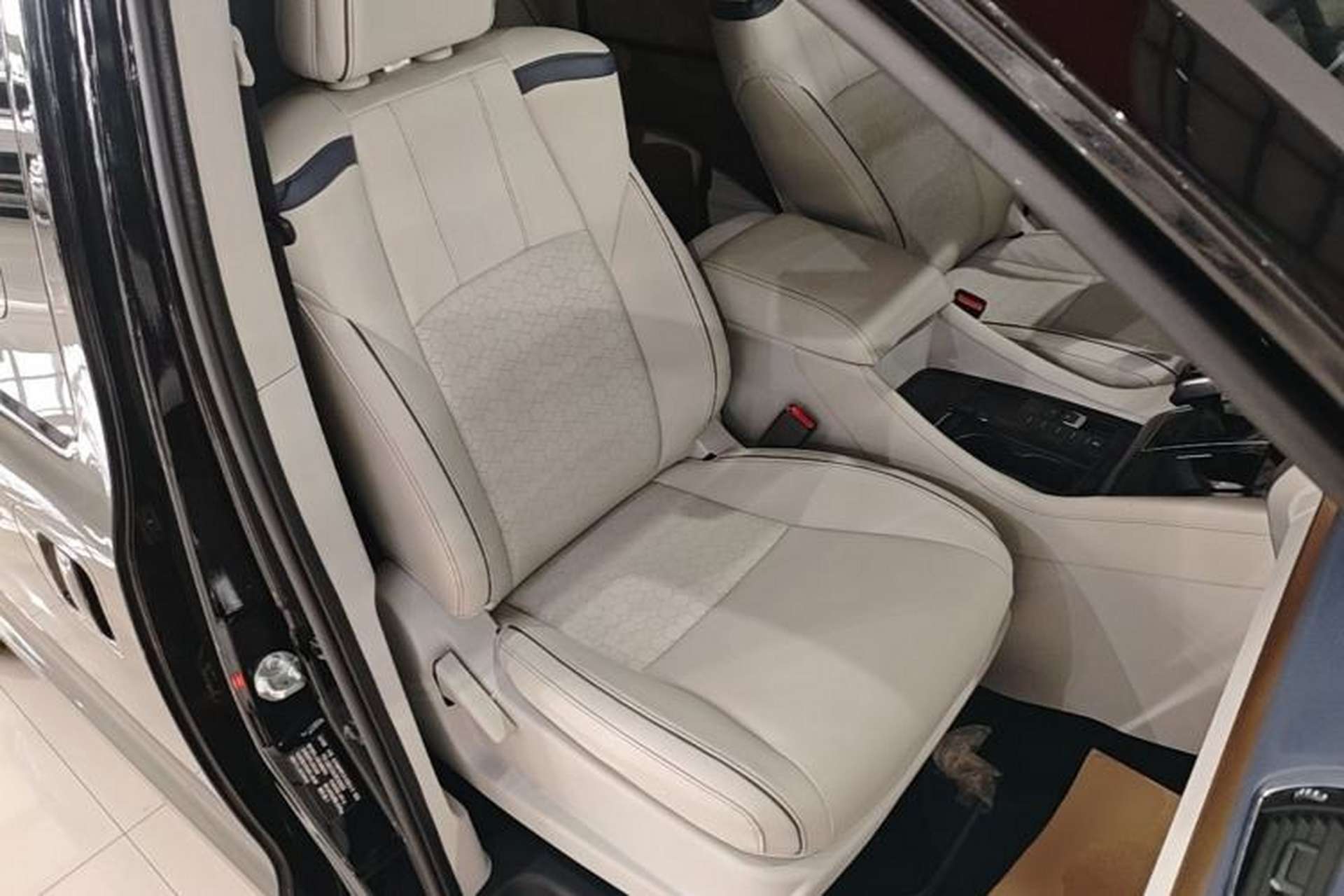 Used FORTHING M7 2022 Lingjue Model 2.0T Automatic Marquis Edition Right Front Seat