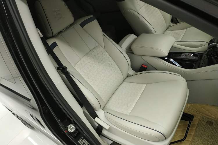 Used FORTHING M7 2022 Lingjue Model 2.0T Automatic Marquis Edition Right Front Seat