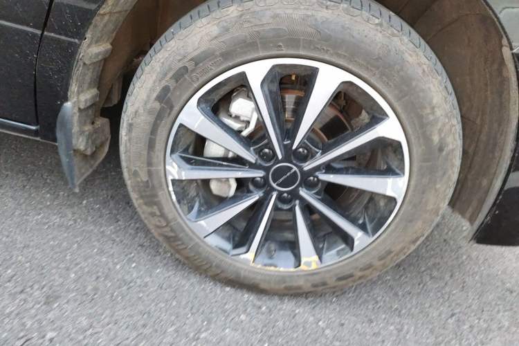 Used FORTHING M7 2022 Lingjue Model 2.0T Automatic Marquis Edition Right Front Wheel Hub