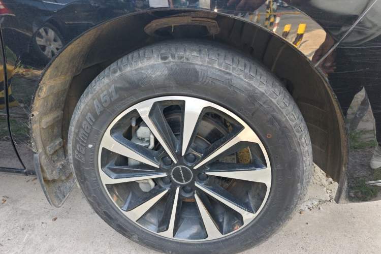 Used FORTHING M7 2022 Lingjue Model 2.0T Automatic Marquis Edition Right Front Wheel Hub