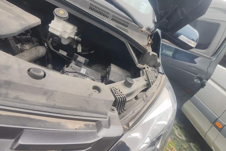 Used FORTHING M7 2022 Lingjue Model 2.0T Automatic Marquis Edition Engine Bay Left