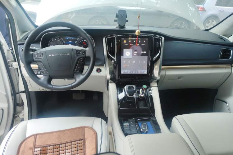 Used FORTHING M7 2022 Lingjue Model 2.0T Automatic Duke Edition Center Console