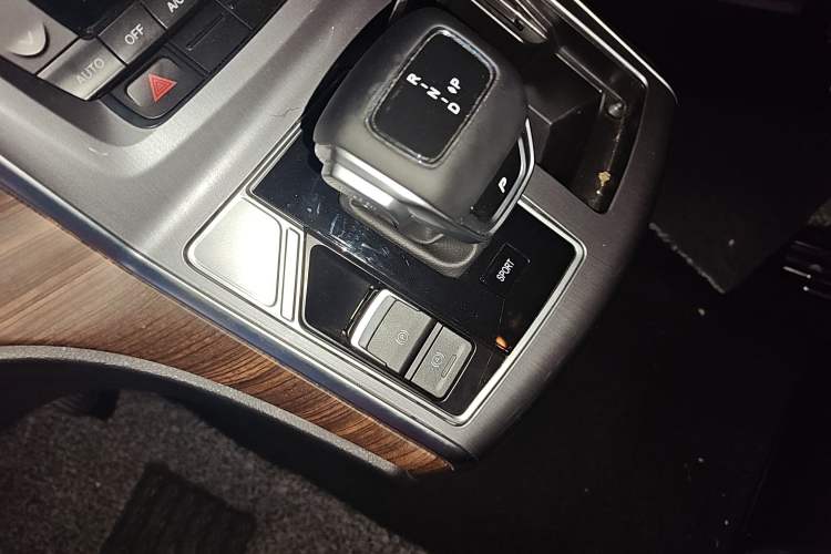 Used FORTHING M7 2022 Lingjue Model 2.0T Automatic Earl Edition Gear Lever
