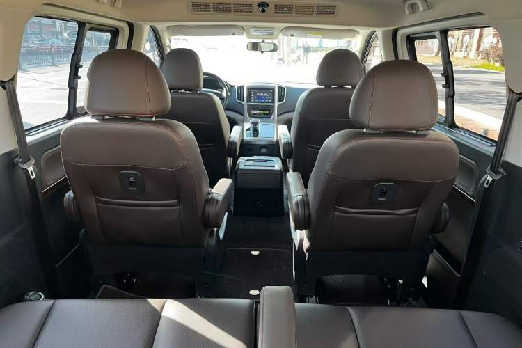 Used FORTHING M7 2022 Lingjue Model 2.0T Automatic Earl Edition Interior 4