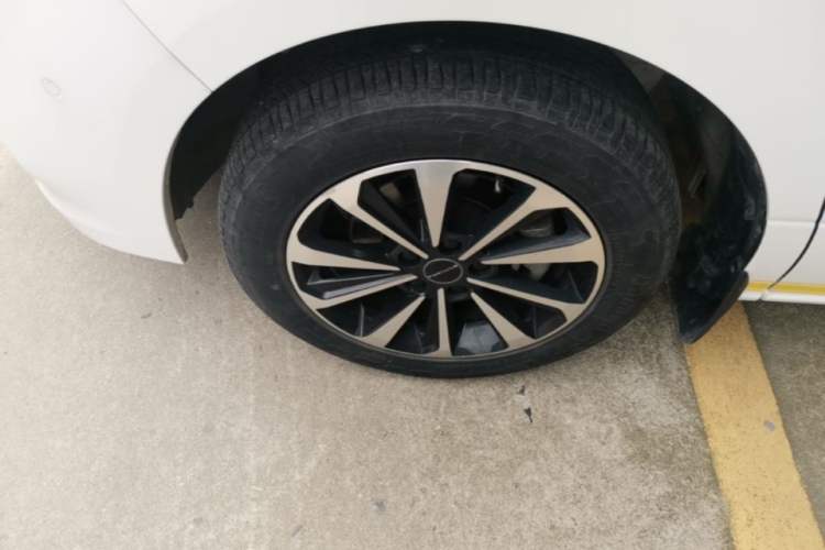 Used FORTHING M7 2022 Lingjue Model 2.0T Automatic Duke Edition Left Front Wheel Hub