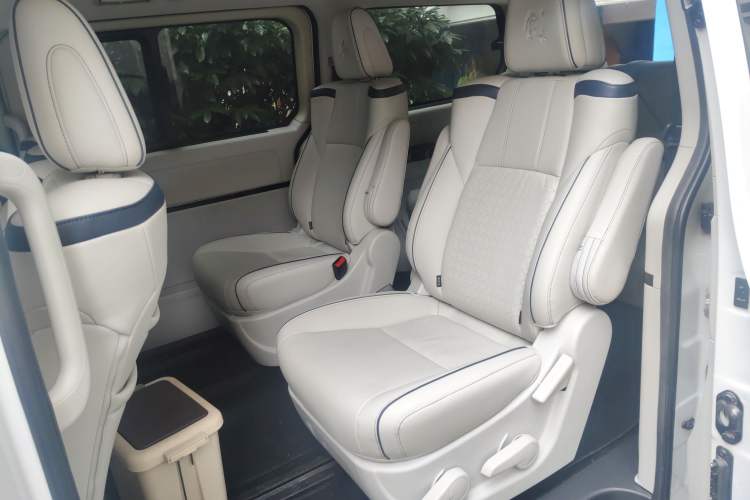 Used FORTHING M7 2022 Lingjue Model 2.0T Automatic Duke Edition Left Rear Seat