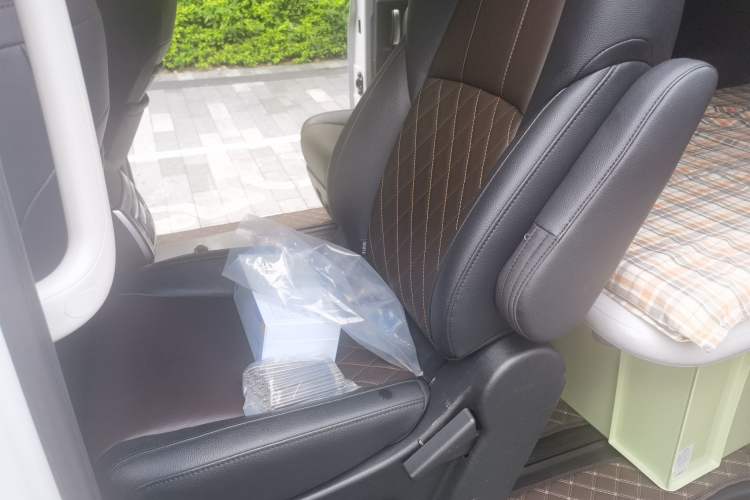 Used FORTHING M7 2022 Lingjue Model 2.0T Automatic Duke Edition Left Rear Seat