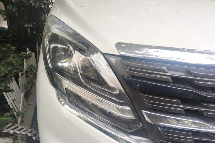 Used FORTHING M7 2022 Lingjue Model 2.0T Automatic Duke Edition Right Front Headlight