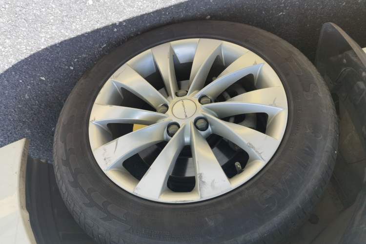 Used FORTHING M7 2022 Lingjue Model 2.0T Automatic Duke Edition Right Front Wheel Hub
