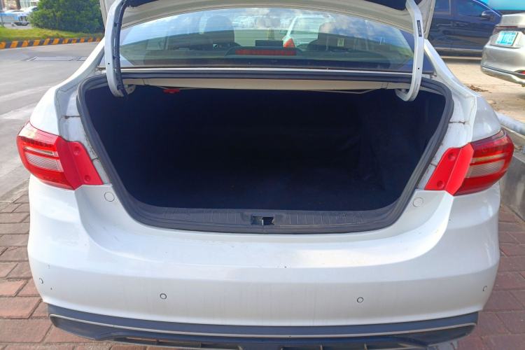 Used FORTHING S50 2021 Luxury Model Trunk
