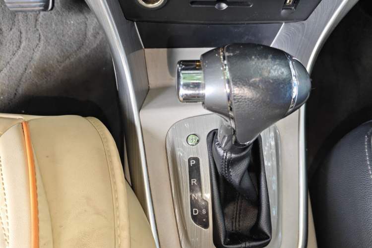 Used FORTHING S500 2016 1.6L CVT Luxury Edition Gear Lever