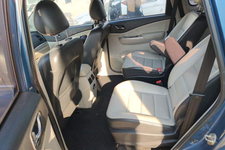 Used FORTHING S500 2016 1.5L Manual Luxury Model Interior 4