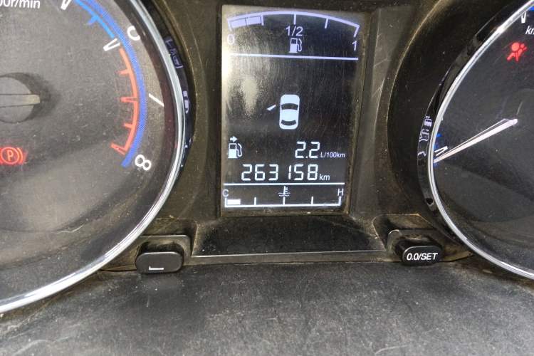 Used FORTHING S500 2016 1.6L Manual Luxury Edition Odometer Close Up