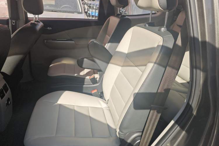 Used FORTHING S500 2016 1.6L CVT Deluxe Model Interior 1