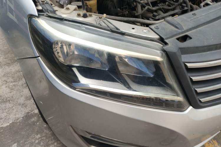 Used FORTHING S500 2016 1.5L Manual Comfort Model Right Front Headlight